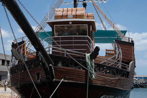 Boat Tour in La Goulette: Lunch and Swimming off Carthage & Sidi Bou Said Boat tour in La Goulette: Lunch and swim off Carthage & Sidi Bou Said