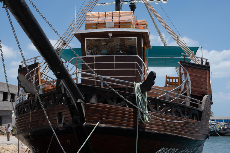 Boat Tour in La Goulette: Lunch and Swimming off Carthage & Sidi Bou Said Boat tour in La Goulette: Lunch and swim off Carthage & Sidi Bou Said