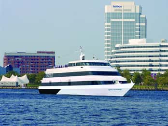 Spirit of Norfolk: Bootsfahrt mit Abendbuffet Spirit of Norfolk: Bootsfahrt mit Abendbuffet