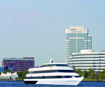 Norfolk: Buffet Dinner Cruise