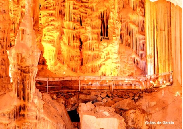 Visit Garcia Caves Day Tour from Monterrey in Jaisalmer