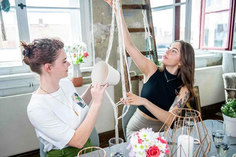 Leipzig: Macrame Plant Hanger or Hanging Shelf Workshop