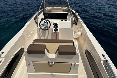 Malta: Private Boat Charter to Comino & Blue Lagoon Malta: Afternoon Private Boat Charter Comino & Blue Lagoon