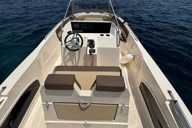 Malta: Private Boat Charter to Comino & Blue Lagoon Malta: Afternoon Private Boat Charter Comino & Blue Lagoon