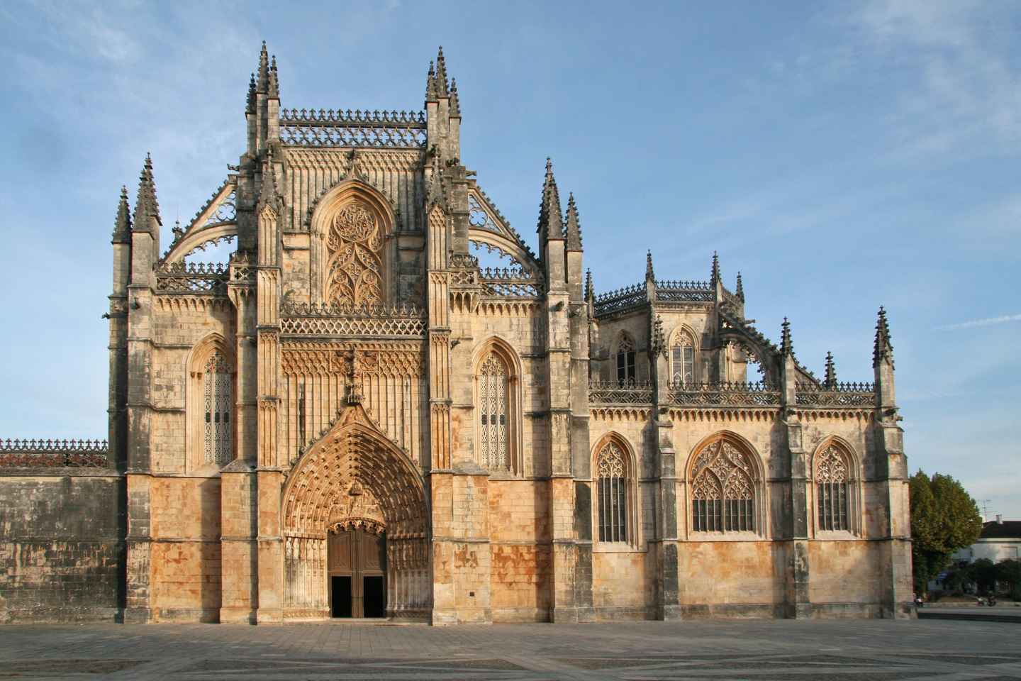 From Lisbon: Shared Tour to Fátima, Óbidos, Batalha e Nazaré