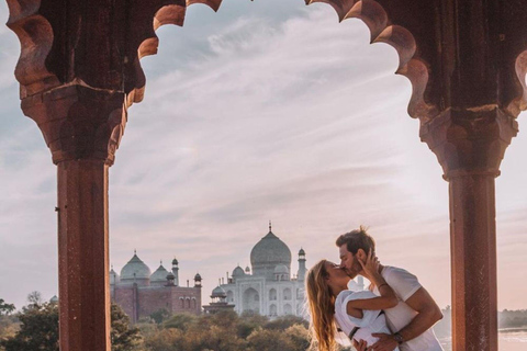 Taj Mahal sin colas y tour de la ciudad de Agra – Especial para parejasTour de la ciudad de Agra y el Taj Mahal con opción de guía