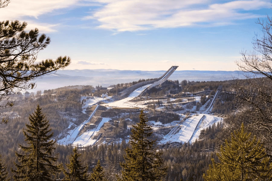 Oslo: Aussichtspunkt Vettakollen & Skisprungschanze Holmenkollen. Foto: GetYourGuide Oslo: Aussichtspunkt Vettakollen & Skisprungschanze Holmenkollen. Foto: GetYourGuide