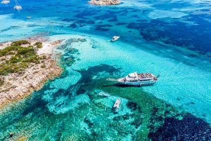 Fra Sardinien: Guidet heldagsbådtur til Maddalenaøerne