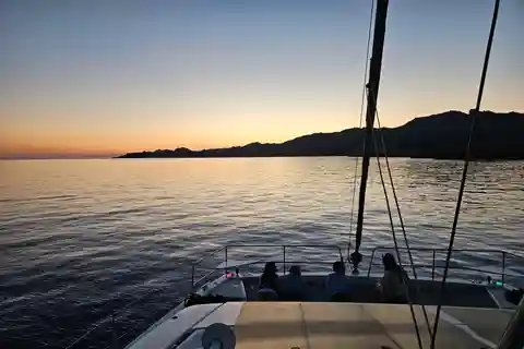 Bonifacio: Katamaranfahrt bei Sonnenuntergang und Aperitif