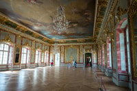 小组巡回前往伦代尔宫（Bauska Castle）伦代尔宫的十字架之旅 - Housity