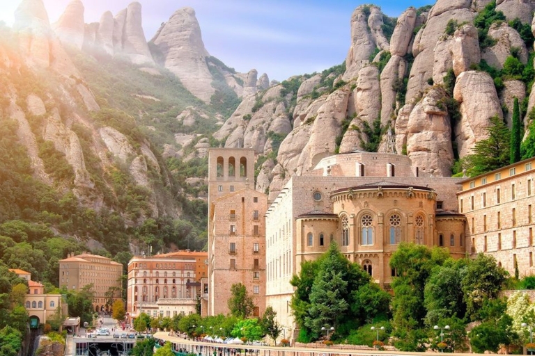 Desde Barcelona: monasterio de Montserrat y senderismoTour de medio día