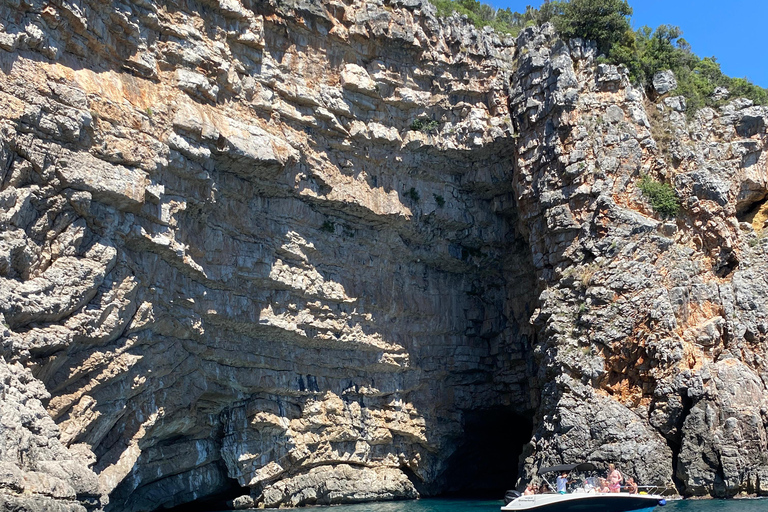 Kotor: Unsere Liebe Frau von den Felsen und Blaue Höhle Bootstour für GruppenKotor: Bootstour zu Unserer Lieben Frau von den Felsen und der Blauen Höhle