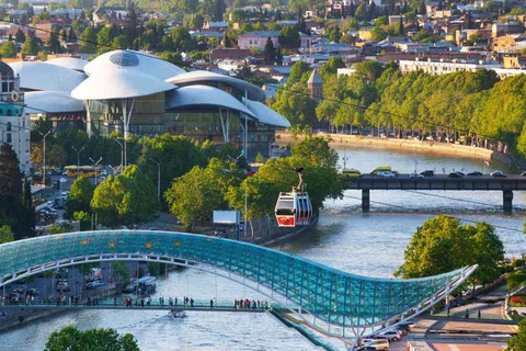 Transfer lotniskowy TbilisiTbilisi City na lotnisko w Tbilisi