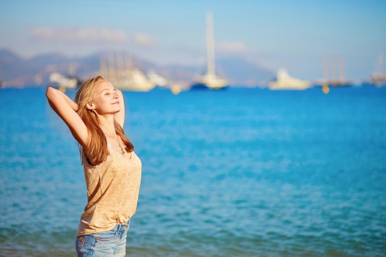 Cannes: Private Photoshoot - Waterfront, Harbour & Old Town Standard: 20 photos | 30 mins