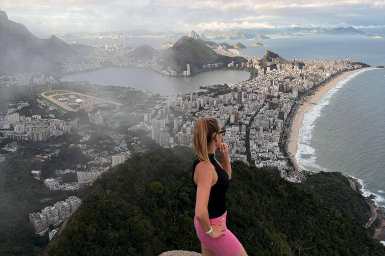 Two Brothers Hill (Morro Dois Irmaos) Hike + Snack with Cria Guide Hiking tour on Two Brothers Hill (Morro Dois Irmãos) + breakfast with local guide
