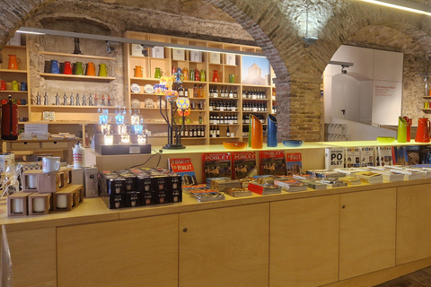 Från Salou: Rundtur i klostret Poblet med upphämtning från hotelletFrån Salou: Rundtur till klostret Poblet med upphämtning från hotellet