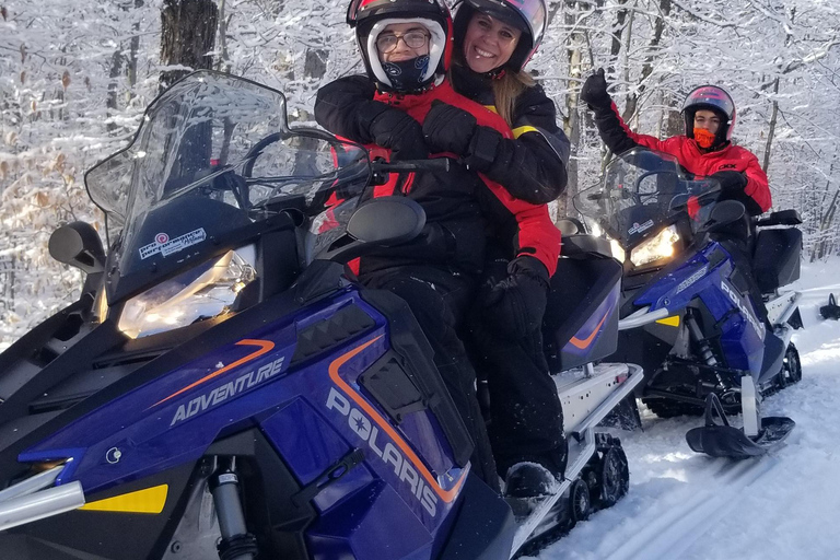 Ciudad de Quebec: Excursión guiada en moto de nieve1,5 horas de alquiler guiado de moto de nieve