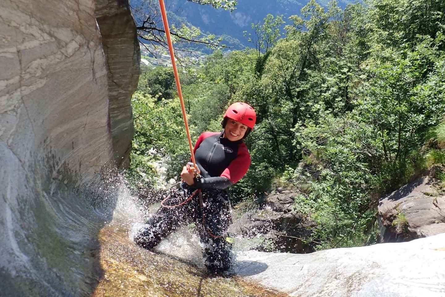 Tessin: Fantastic Canyoning Tour Boggera