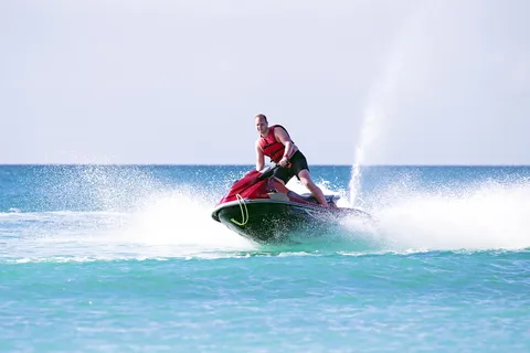 Von St. Julian's aus: Jetski-Safari in den Süden von Malta