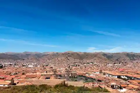 Cusco : Historical walking tour and tourist lookout point and Andean music show