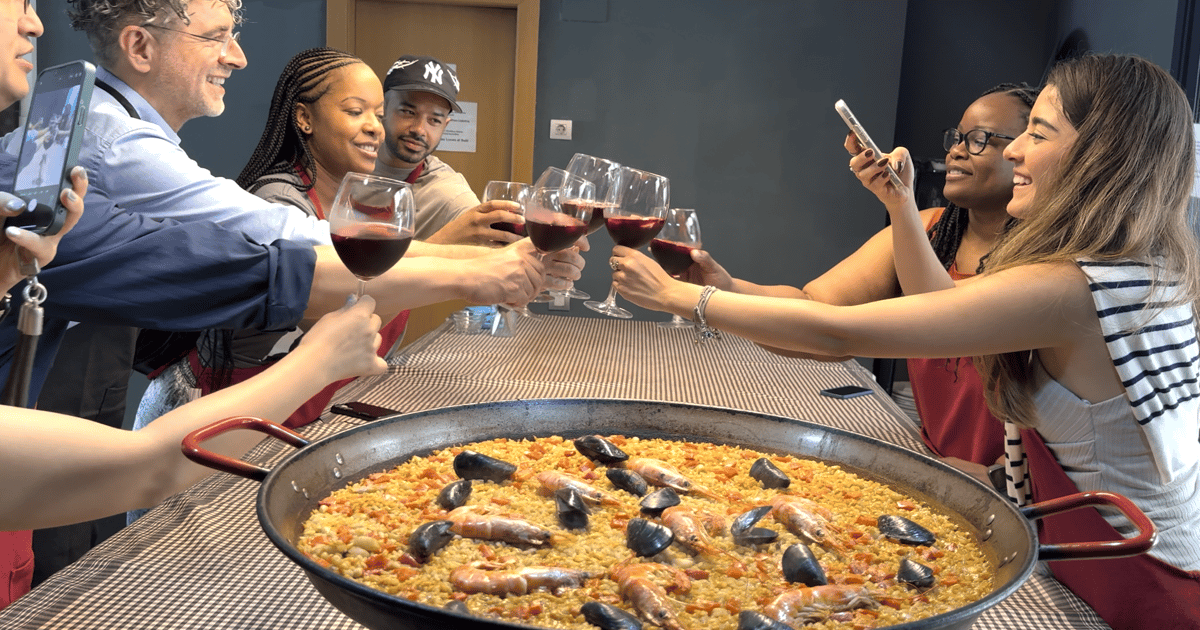 Meeresfrüchte Paella mit Tapas und Sangria Barcelona | GetYourGuide