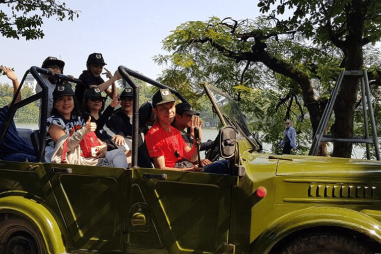 Historische jeeptour door Hanoi: een voorproefje van cultuur, bezienswaardigheden en plezierHistorische legerjeep van Hanoi: een voorproefje van cultuur, bezienswaardigheden en plezier