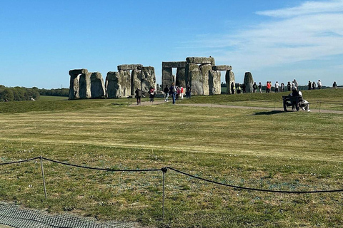 London: Castle Combe, Bath, and Stonehenge Day Trip