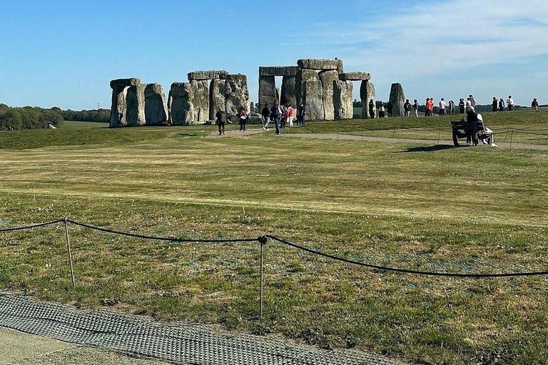 London: Castle Combe, Bath, and Stonehenge Day Trip