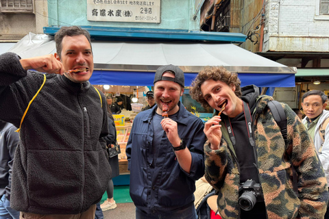 Tokyo: Tsukiji Fish Market Walking Tour with a Local Guide Tokyo: Tsukiji Fish Market Tour with Food Tastings