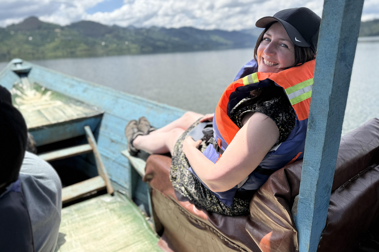 Musanze: Grotta Resort with swimming pool, jacuzzi, cave visit, Twins Lake Option 3 — Bigogwe Tour (in addition to options 1 and/or 2)