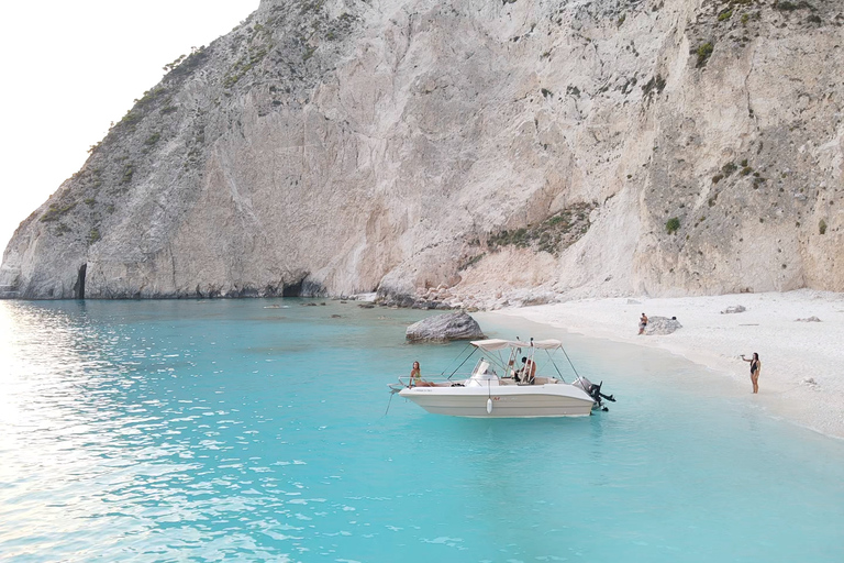 Zakynthos : Tour en bateau privé Île de la Tortue Grottes Mizithres