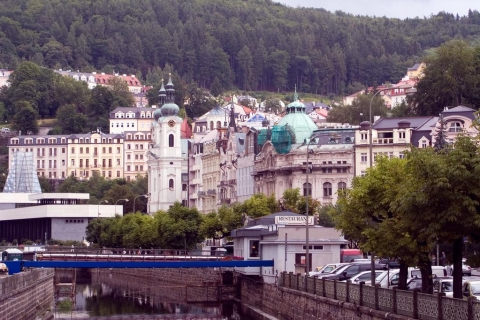 Termas de Karlovy Vary, tour desde Praga con almuerzoTour compartido con almuerzo, entradas y recogida