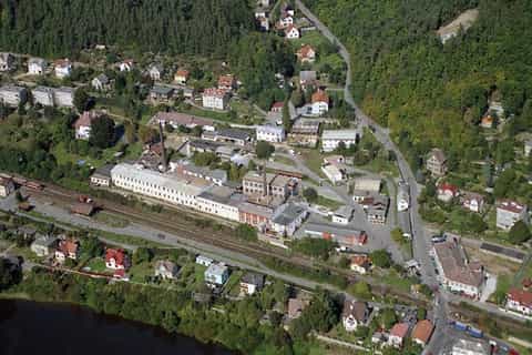 Nizbor: tour della vetreria