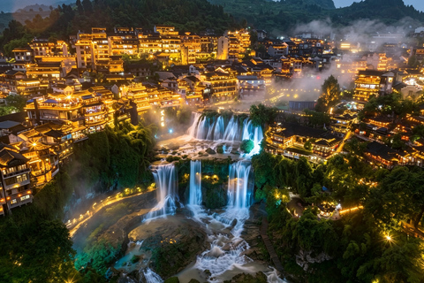 From Zhangjiajie: 2-Day Tour Hotel Pickup & Entry Tickets Night Tour Furong Ancient Town Self-guided