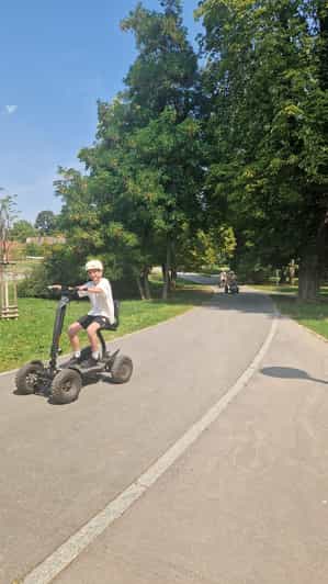 Praha: 30minutová jízda na elektrokolečce – Kampa a Lennonova zeď