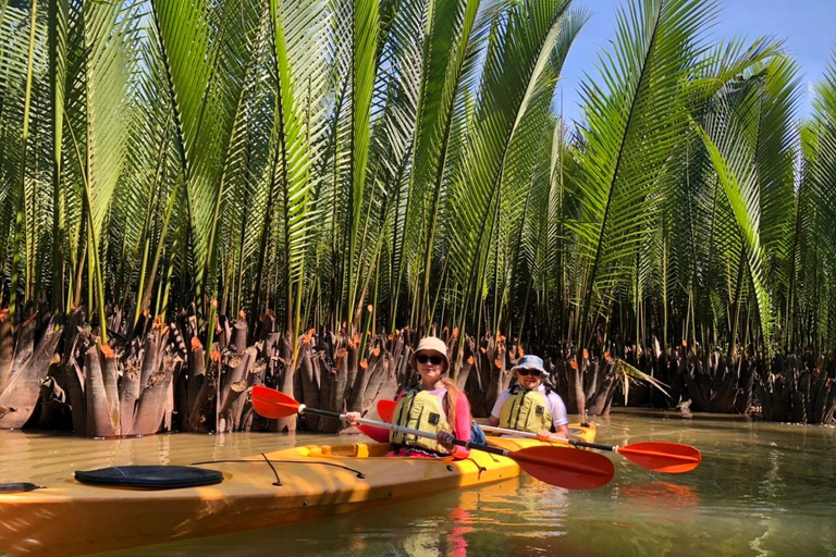 Hoi An: Old Town to Mangrove Forest Kayak Tour