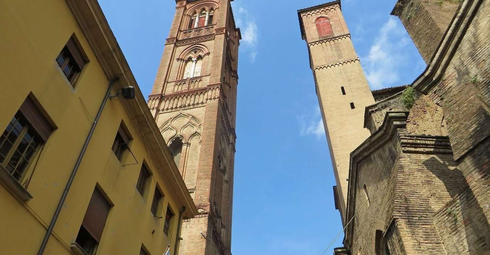 Bologna, Walking In-App Audio Tour on Your Phone (ENG) - Housity