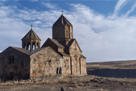 De Yerevan: Tour particular do vinho, visita ao vinhedo, museu do vinhoTour particular com guia de turismo