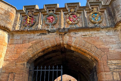From Edinburgh: Highland Cows & Castles Day Trip