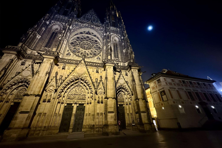 Prague: VIP Prague Castle Night Walk with Panoramic Views VIP Prague Castle Night Walk with Panoramic Views (German)
