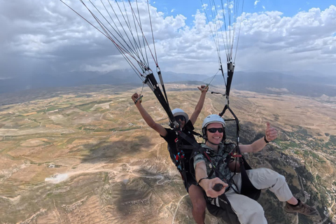 Marrakech: Paragliding Experience in the Agafay Desert