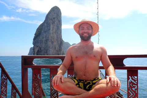 Koh Phi Phi : Piraten Bootstour mit Schnorcheln und Kajakfahren