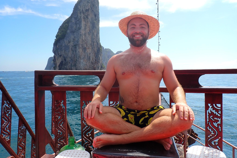 Koh Phi Phi : Piraten Bootstour mit Schnorcheln und Kajakfahren