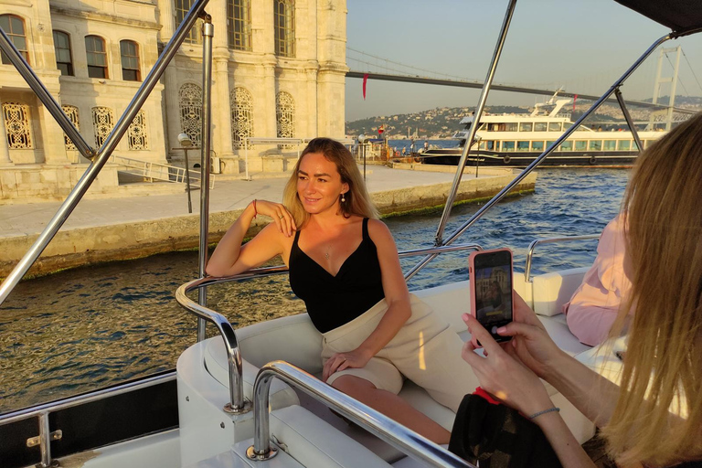 Istanbul: Bosphorus Sunset Cruise with Snacks and Wine Istanbul: Bosphorus Sunset Cruise without Wine