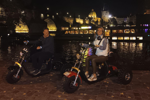 Prag: Guidad sightseeingtur Guidad sightseeing tur med elektrisk trike2,5 timmar: 2 personer på 1 trehjuling