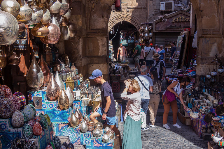 Giza: Female Guided Pyramids and Egyptian Museum Tour Pyramids Only — Shared With Ticket