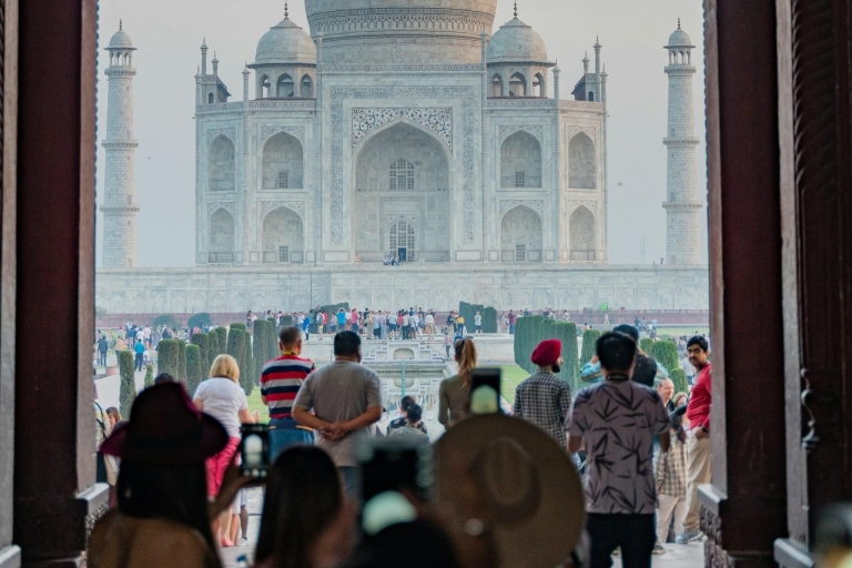 Agra : Excursion guidée d'une journée au Taj Mahal avec transferts à l'hôtelChauffeur + voiture privée + visite guidée