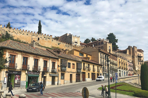 Madrid: Excursión de un día con transporte para hacer senderismo y visitar Segovia