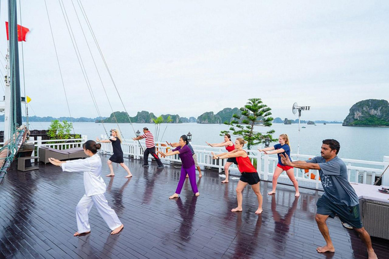 Desde Hanoi: 2D1N Bahía de Ha Long en Crucero Boutique Arcady