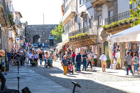 Porto: Full-Day Tour to Santiago de Compostela &amp; FinisterrePorto : Excursion d&#039;une journée complète à Saint-Jacques-de-Compostelle et Finisterre